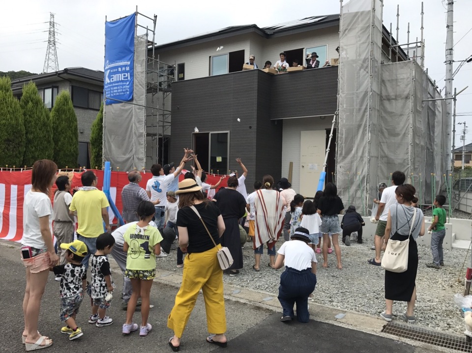 お餅投げ